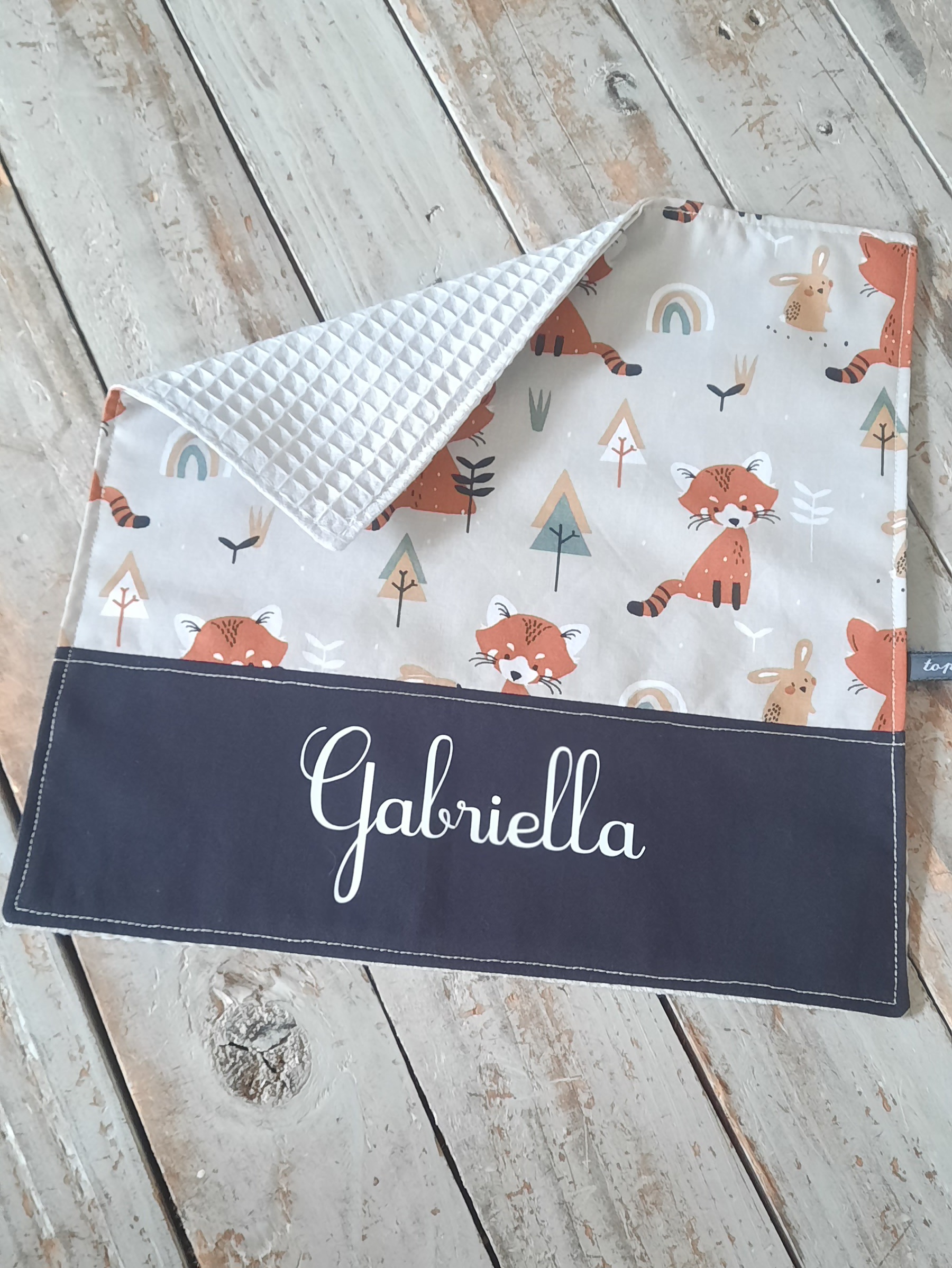 Serviette de table enfant personnalisable – coton imprimé + éponge de bambou ou nid d’abeille | Serviette de cantine maternelle – Image 7