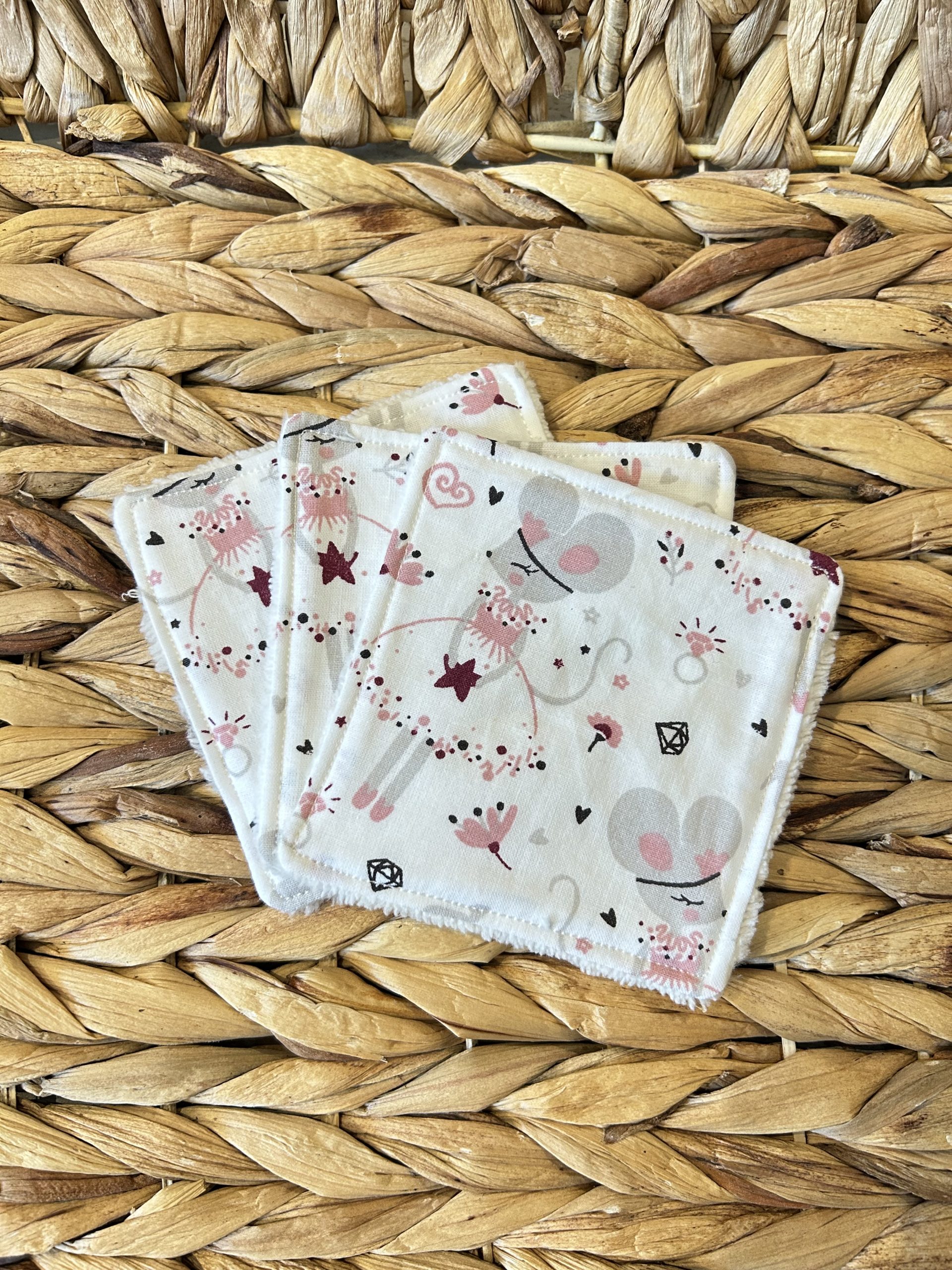 Coffret cadeau de naissance personnalisé – Cape de bain, trousse et lingettes bébé – Image 8