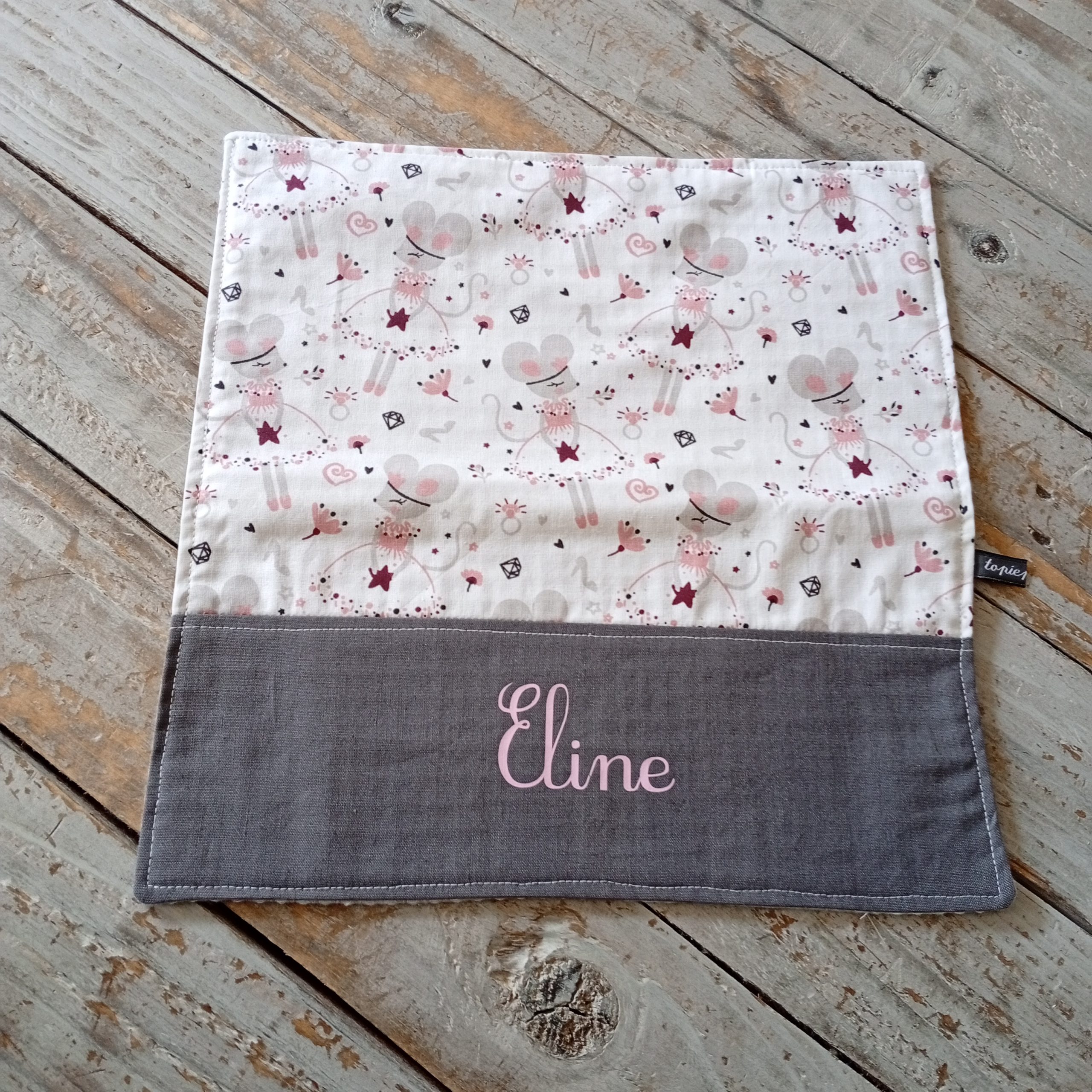 Serviette de table avec le prénom "Eline" – Image 2