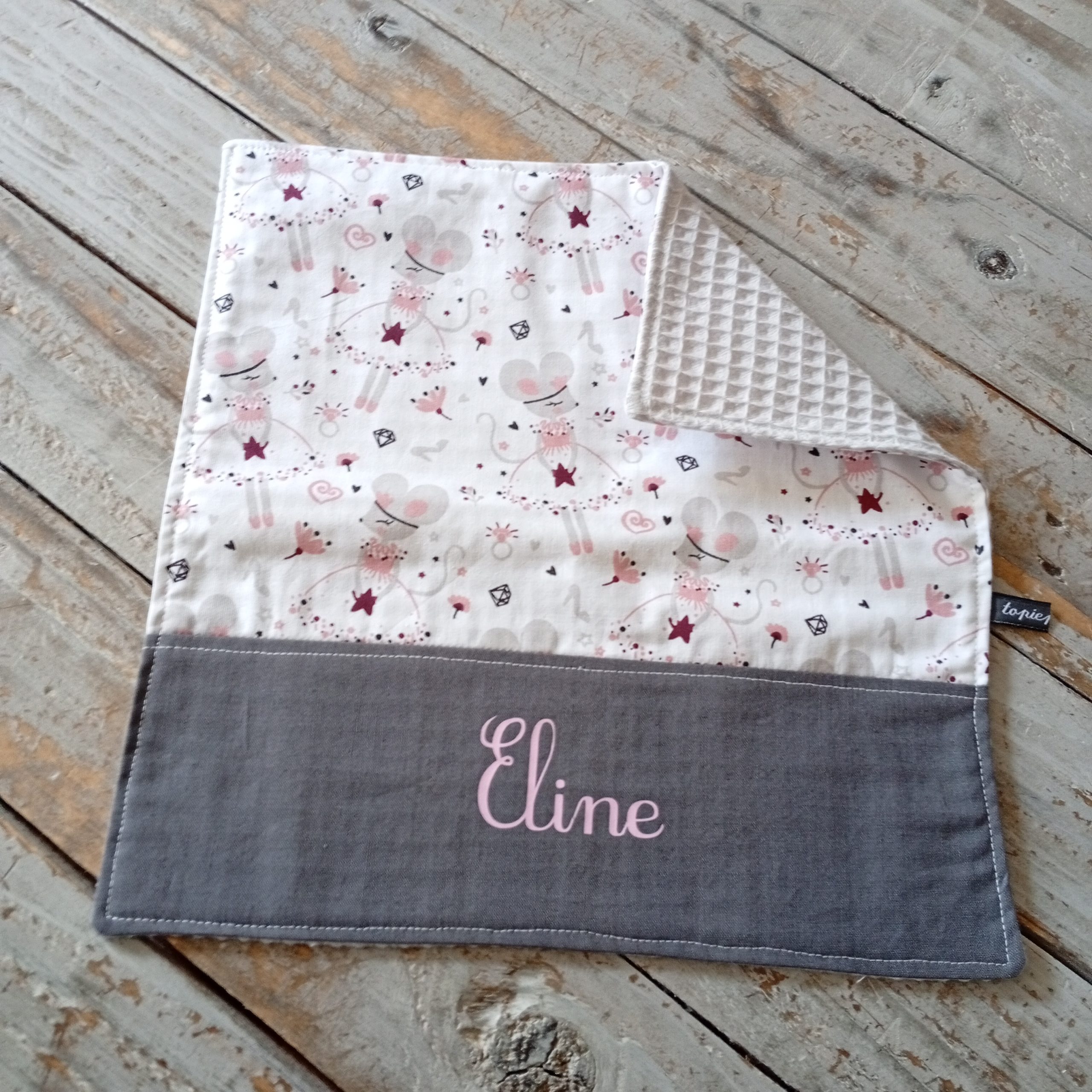 Serviette de table avec le prénom "Eline"