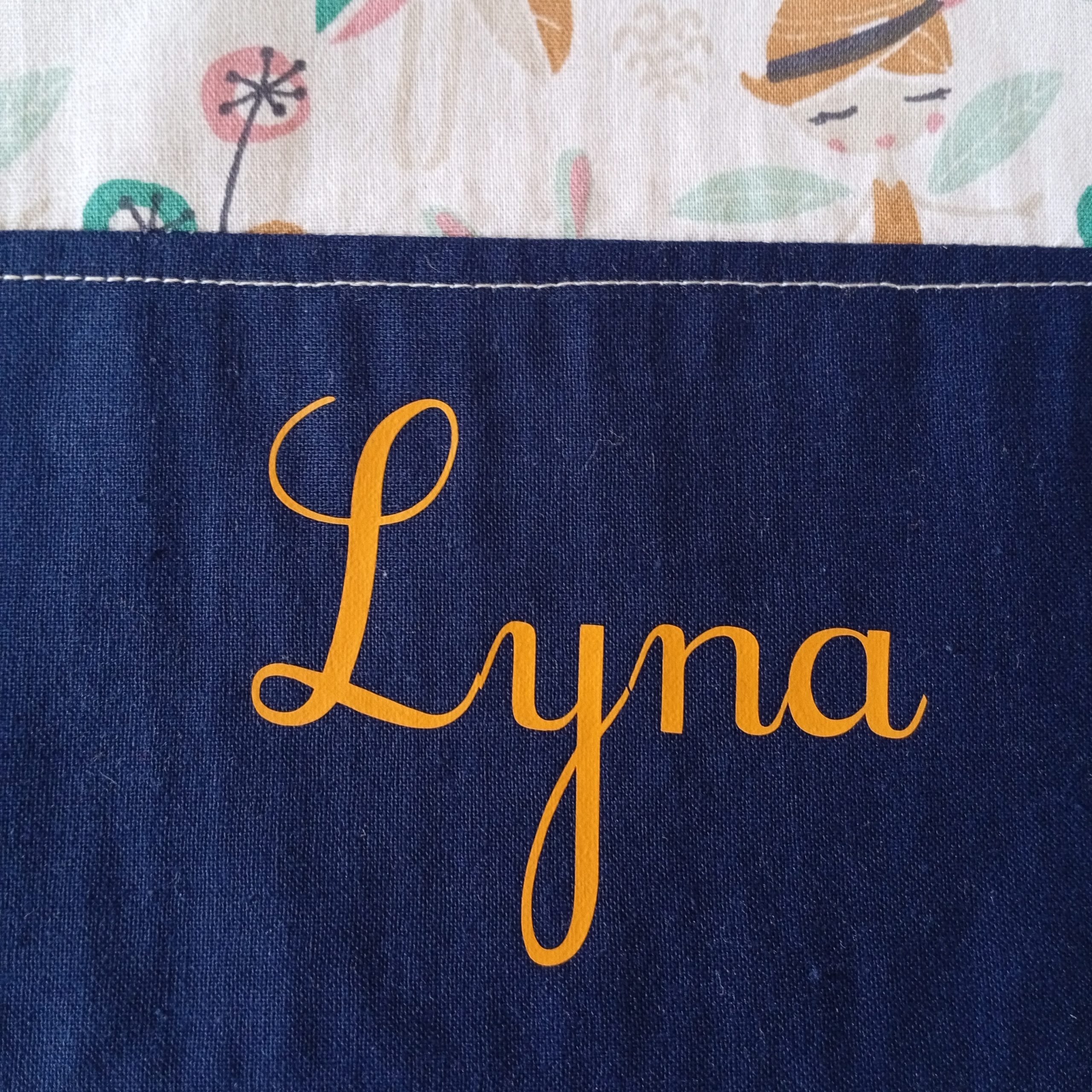 Serviette de table avec le prénom "Lyna" – Image 3