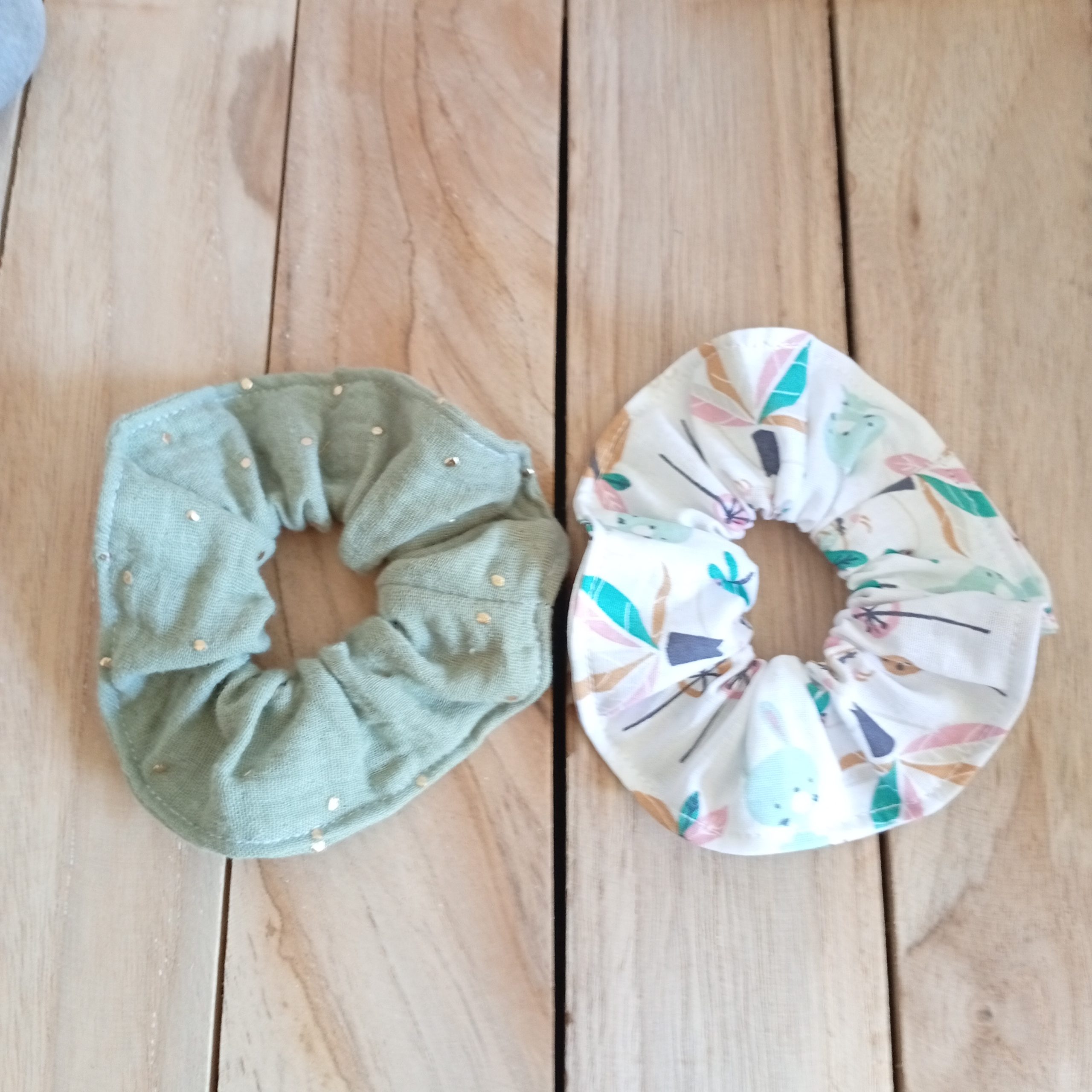Lot de 2 chouchous enfants – Coton imprimé & double gaze – Petits prix – Fabrication artisanale à partir de chutes de tissu – Image 4