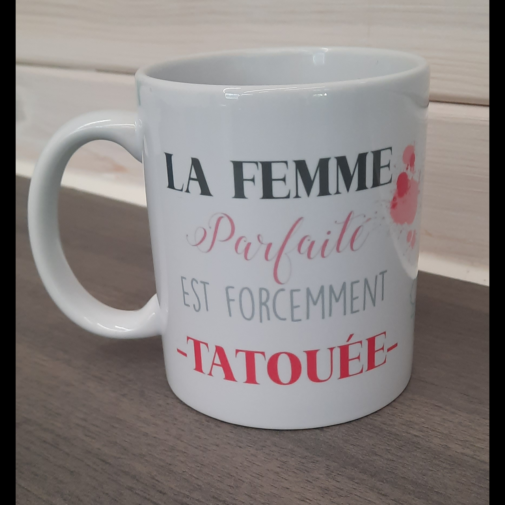 Tasse "La femme parfaite est forcément tatouée " – Image 2
