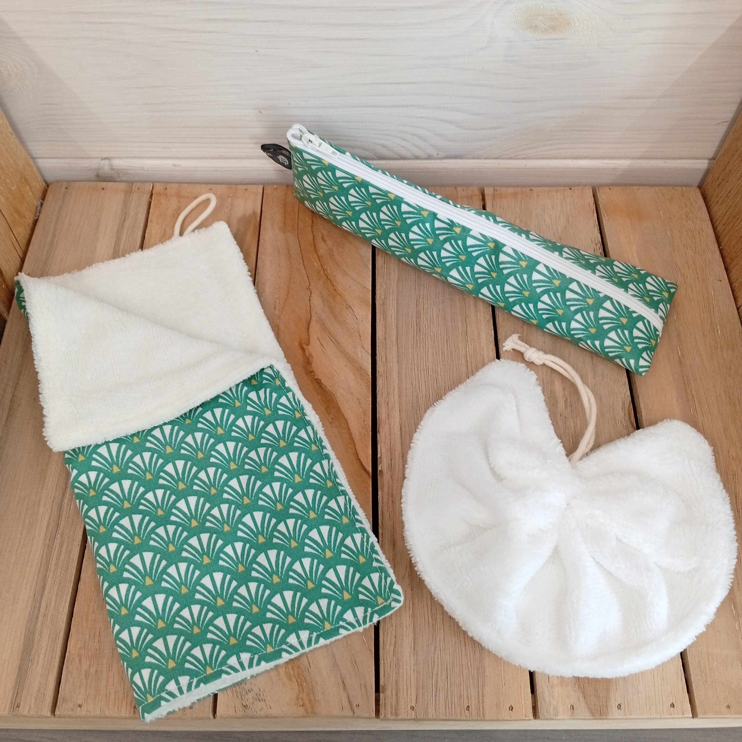 Ensemble bien-être – trousse à brosse à dents, serviette visage & fleur de douche en éponge de bambou – Idée cadeau maîtresse – Image 3