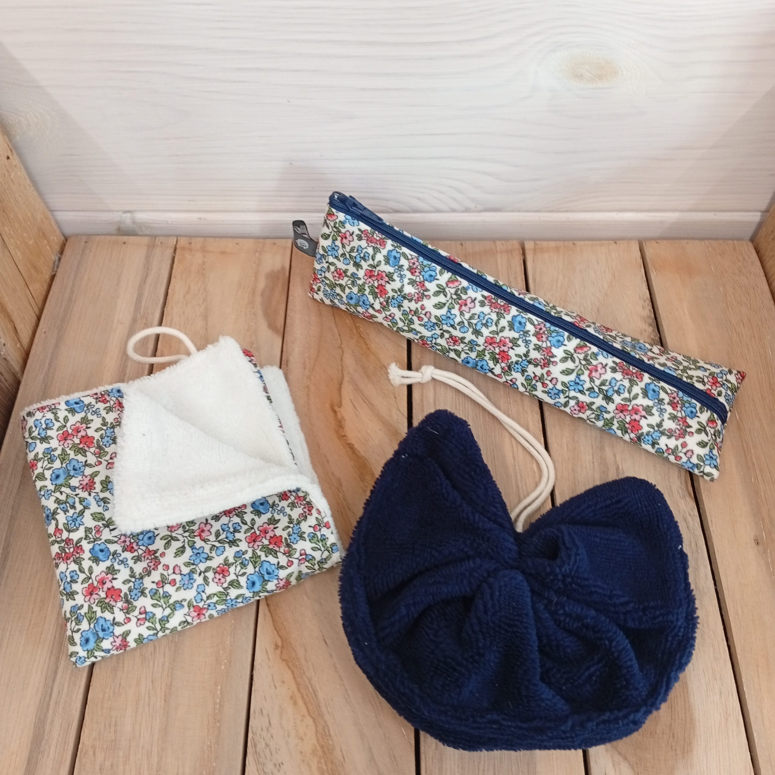 Ensemble bien-être – trousse à brosse à dents, serviette visage & fleur de douche en éponge de bambou – Idée cadeau maîtresse – Image 4