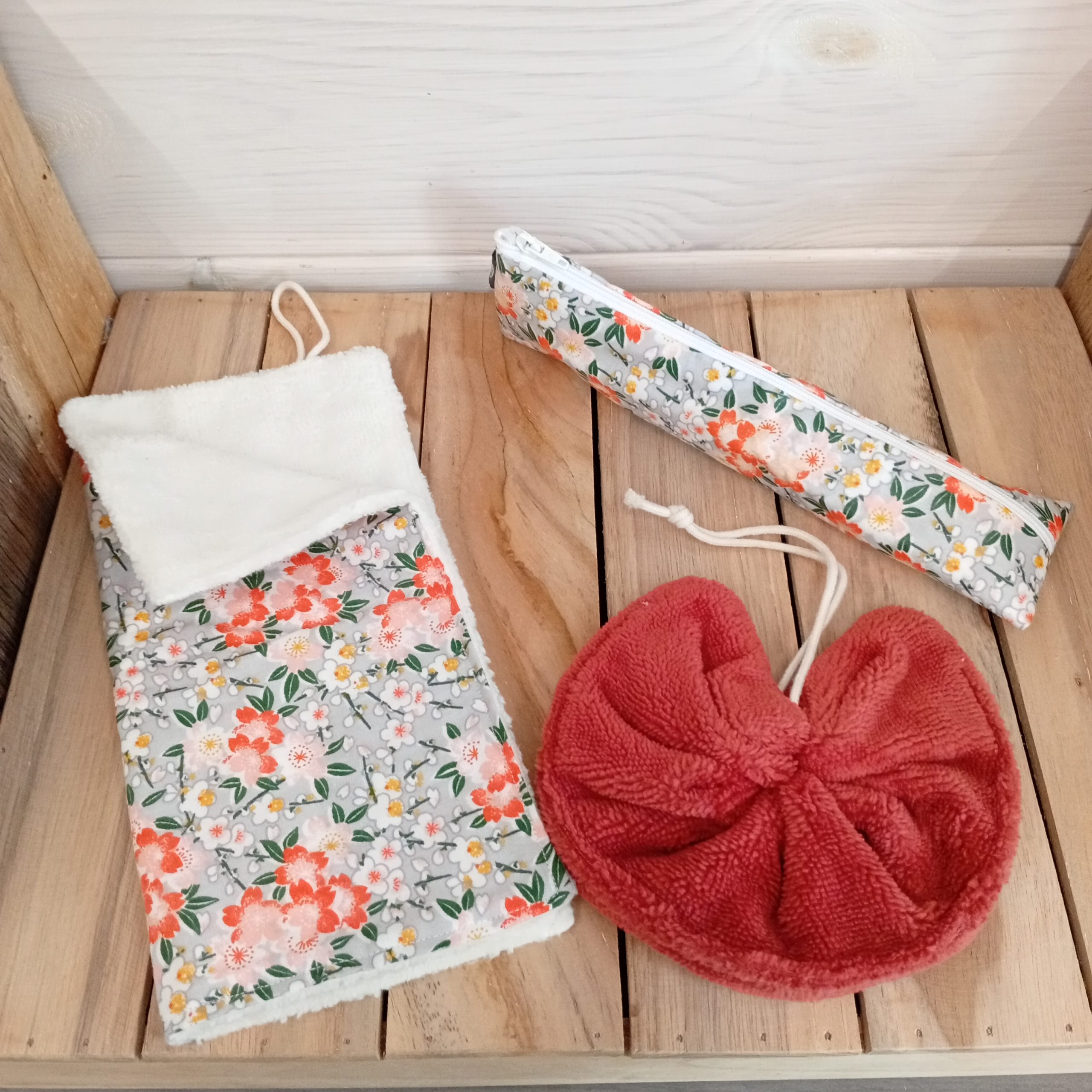 Ensemble bien-être – trousse à brosse à dents, serviette visage & fleur de douche en éponge de bambou – Idée cadeau maîtresse – Image 5
