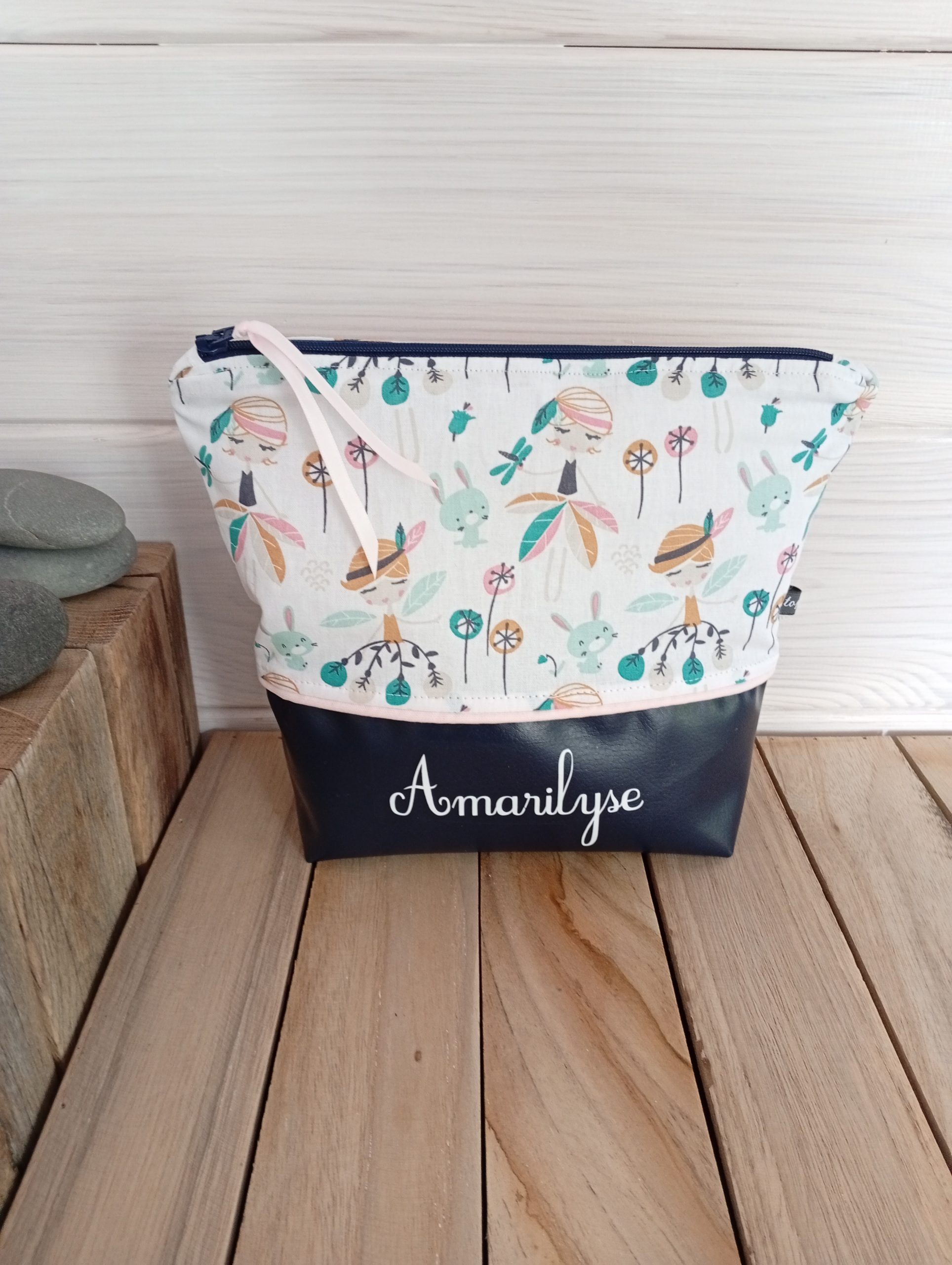 Coffret cadeau de naissance personnalisé – Cape de bain, trousse et lingettes bébé – Image 5