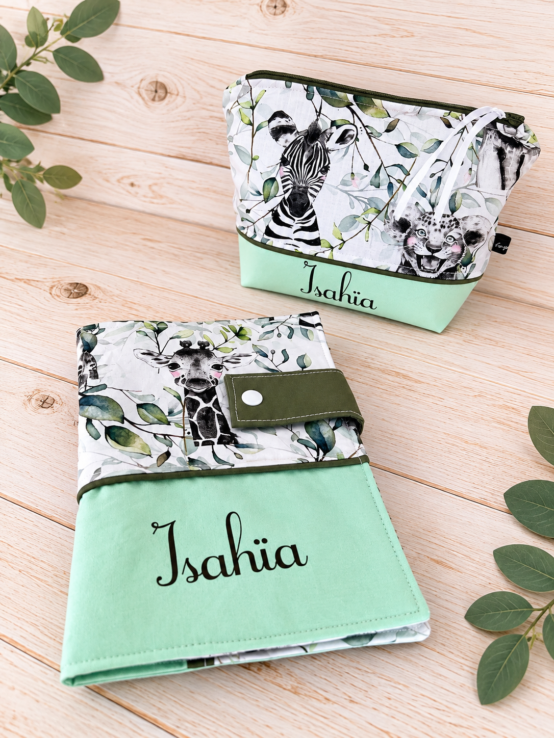 Coffret cadeau de naissance personnalisé – Couverture bébé, protège carnet de santé et trousse – Image 6