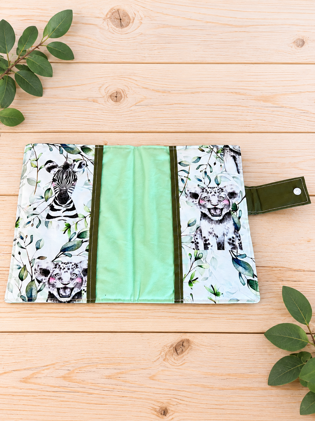 Coffret cadeau de naissance personnalisé – Couverture bébé, protège carnet de santé et trousse – Image 9
