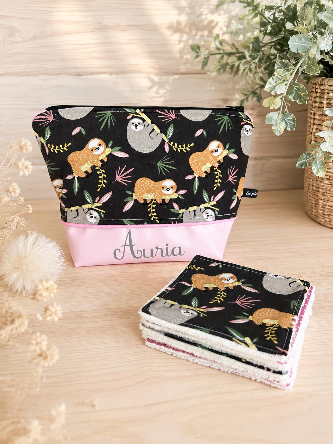 Coffret cadeau de naissance personnalisé – Cape de bain, trousse et lingettes bébé – Image 3
